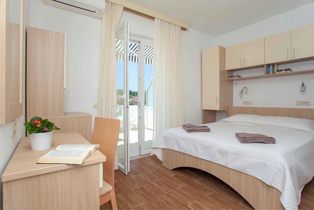 Guest House Lovric Лумбарда Екстериор снимка