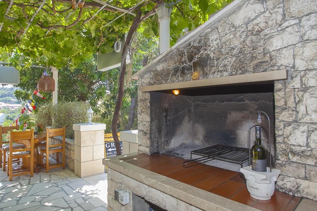 Guest House Lovric Лумбарда Екстериор снимка