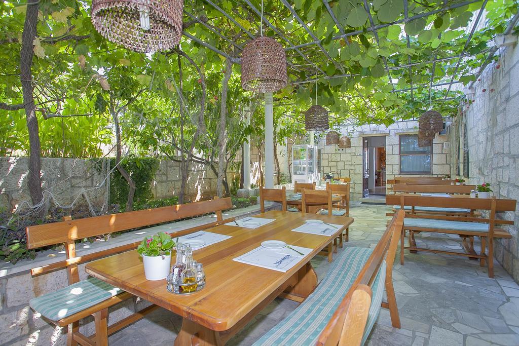 Guest House Lovric Лумбарда Екстериор снимка