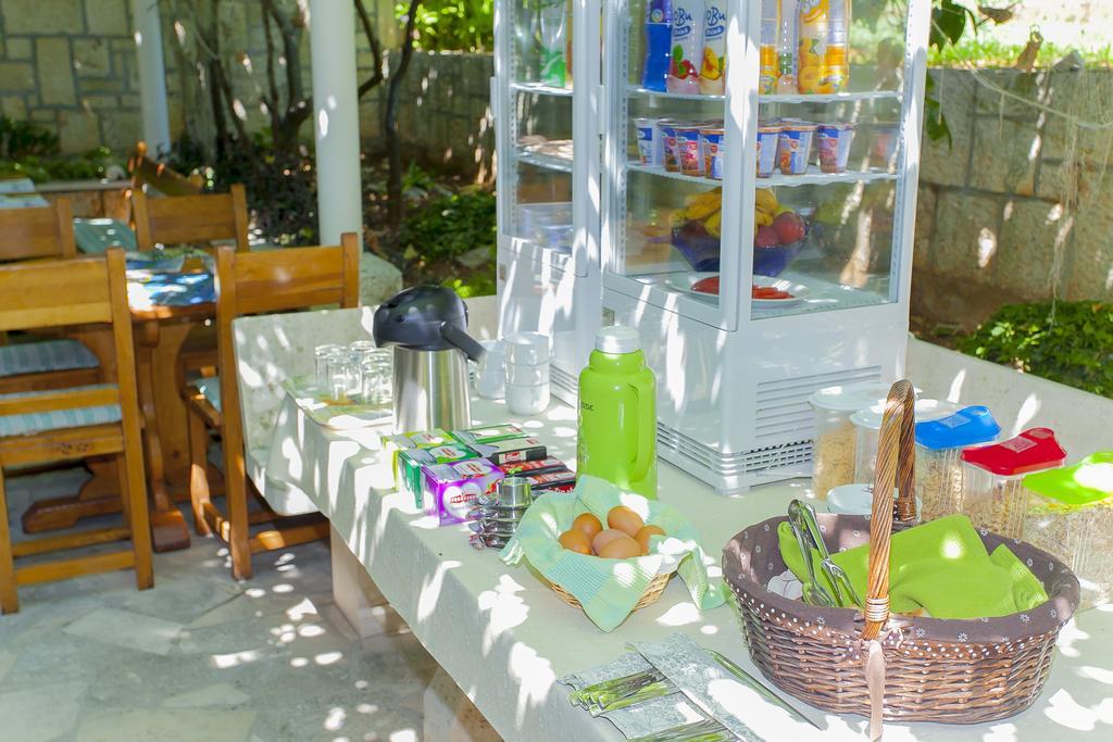 Guest House Lovric Лумбарда Екстериор снимка